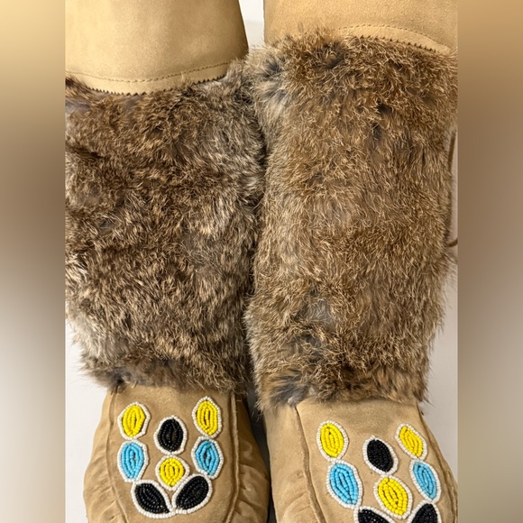 All Leather and Fur with Bead Toe Mukluks - Size Ladies 8 - Picture 9 of 13